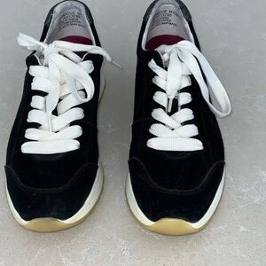 Munro Black and White Athletic Shoes